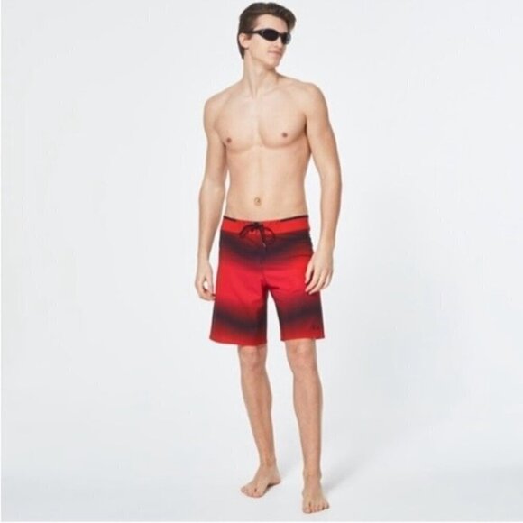 Oakley - Men's Dynamic Seamless Boardshort - High Risk Red. Size: 32. NWT (1680) - Picture 8 of 8
